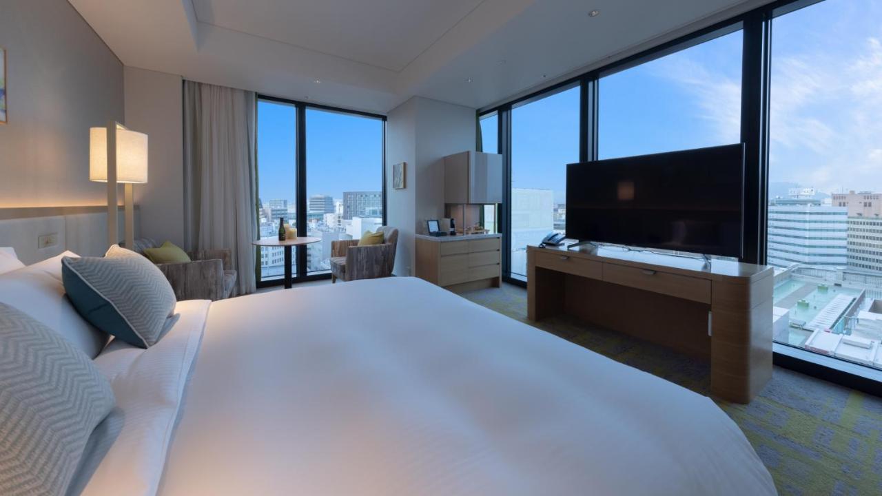 Miyako Hotel Hakata Fukuoka  Exteriör bild A bedroom at the hotel